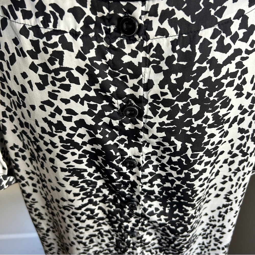 BCBGeneration Monochrome Patterned Blouse - Picture 4 of 6